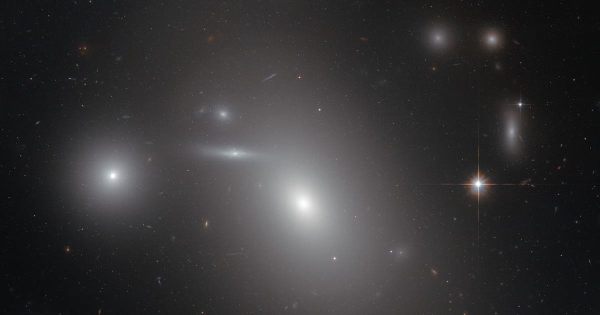 NGC 4889