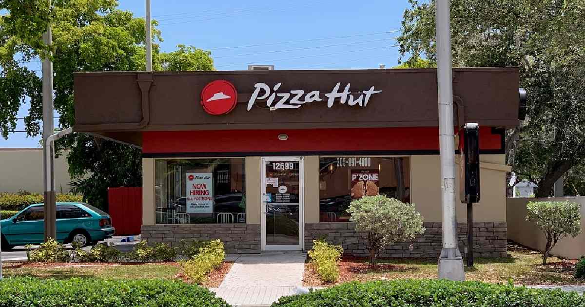 Pizza Hut - largest fast food restaurant chains in the world
