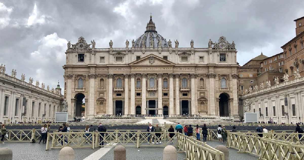 Basilica Papale di San Pietro in Vaticano - Largest Churches in the World