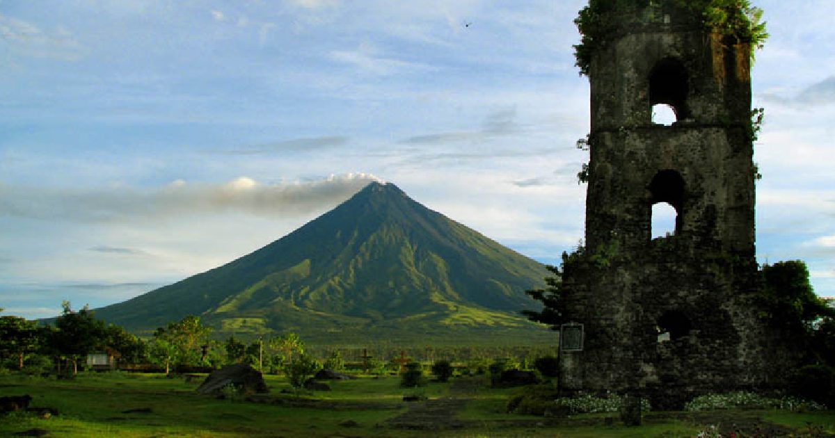 Mayon Volcano - Largest Volcanoes in the World