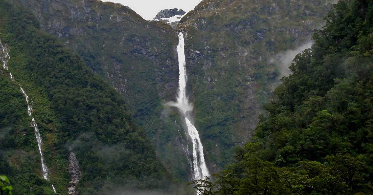 Sutherland Falls - Largest Waterfalls in the World