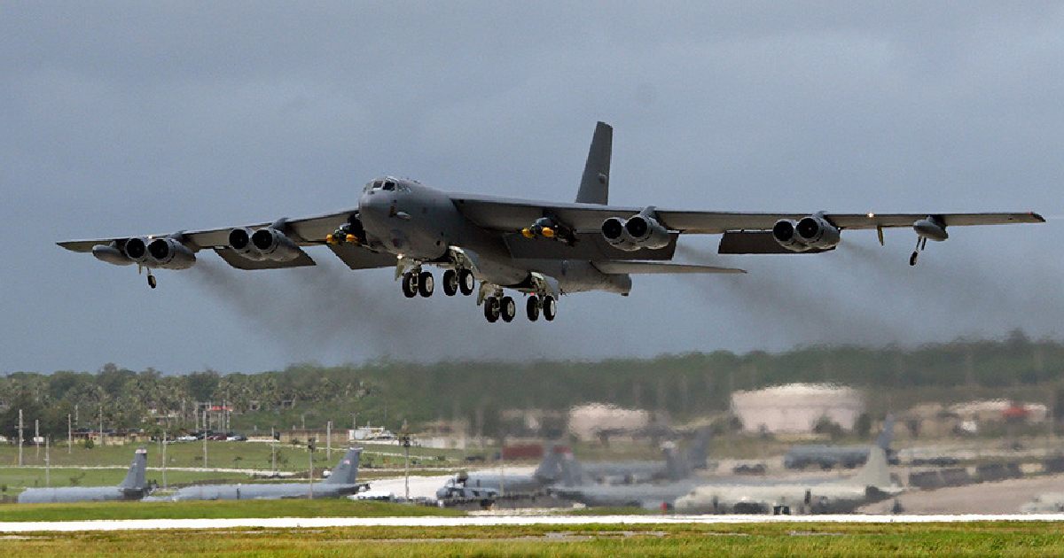 Boeing B-52 Stratofortress - Largest Aircrafts in the World