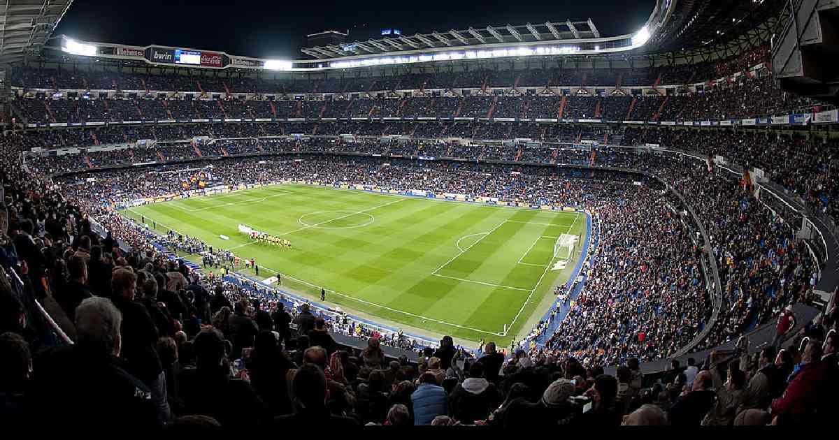 Estadio Santiago Bernabeu - largest football stadiums in europe