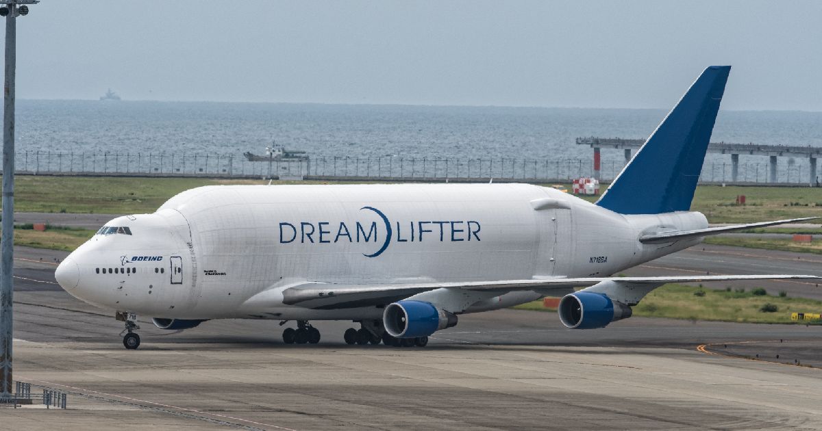 Boeing 747 Dreamlifter - largest cargo planes in the world